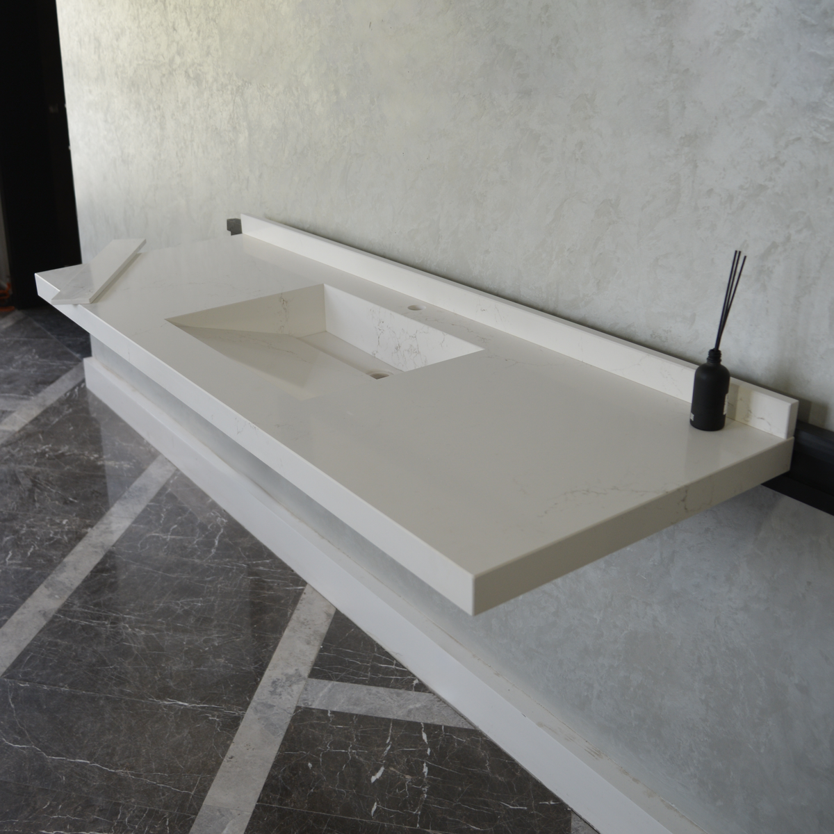 Handcrafted Non-Porous Quartz Kitchen Sink with Seamless Surface