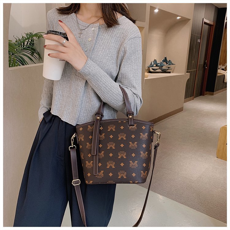 Niche design handbags fashion single shoulder bag Small bucket purse crossbody tote