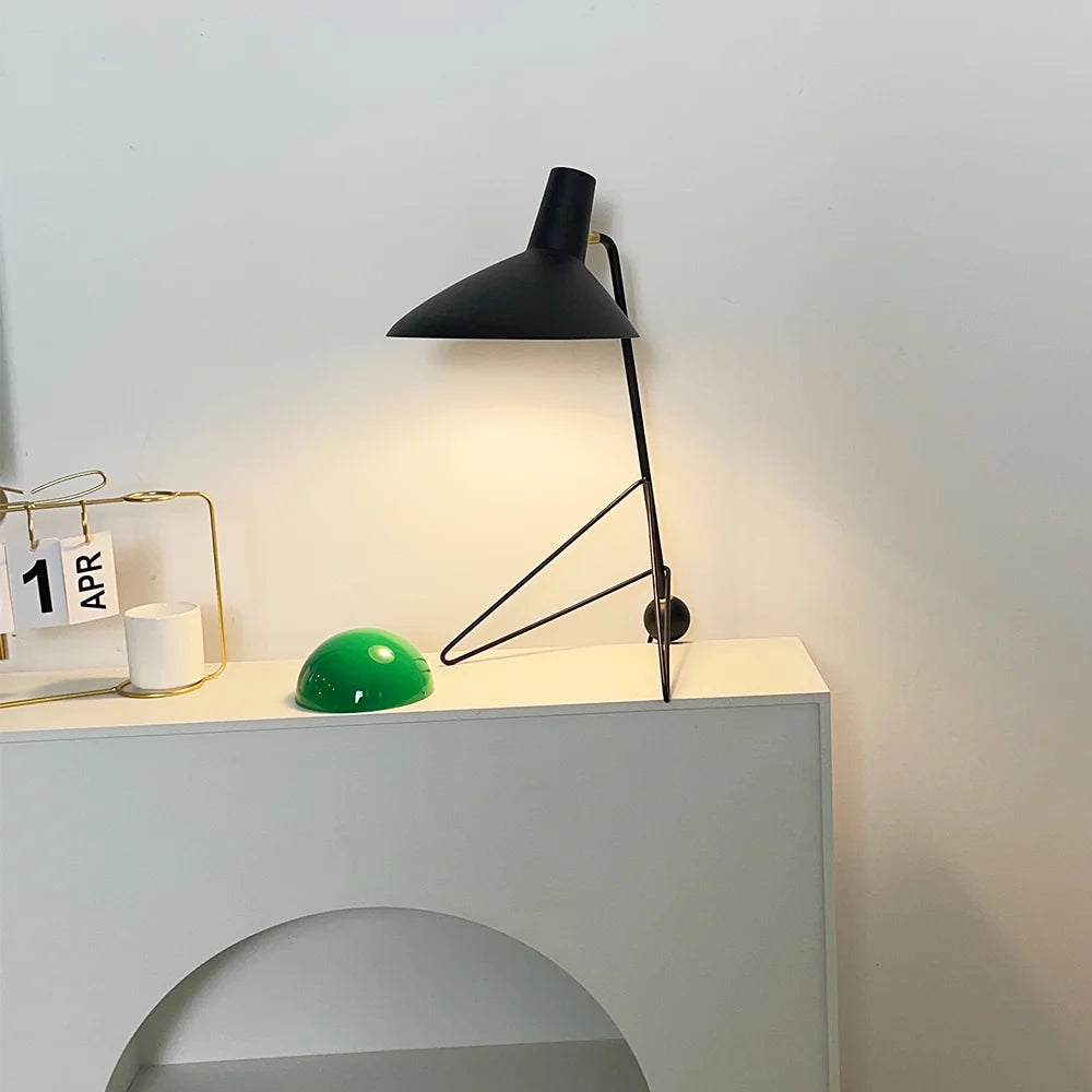 Tripod HM9 Simple Table Lamp