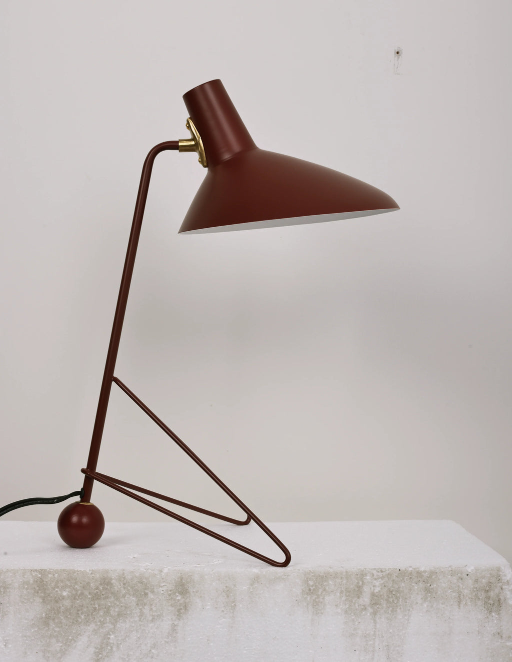 Tripod HM9 Simple Table Lamp