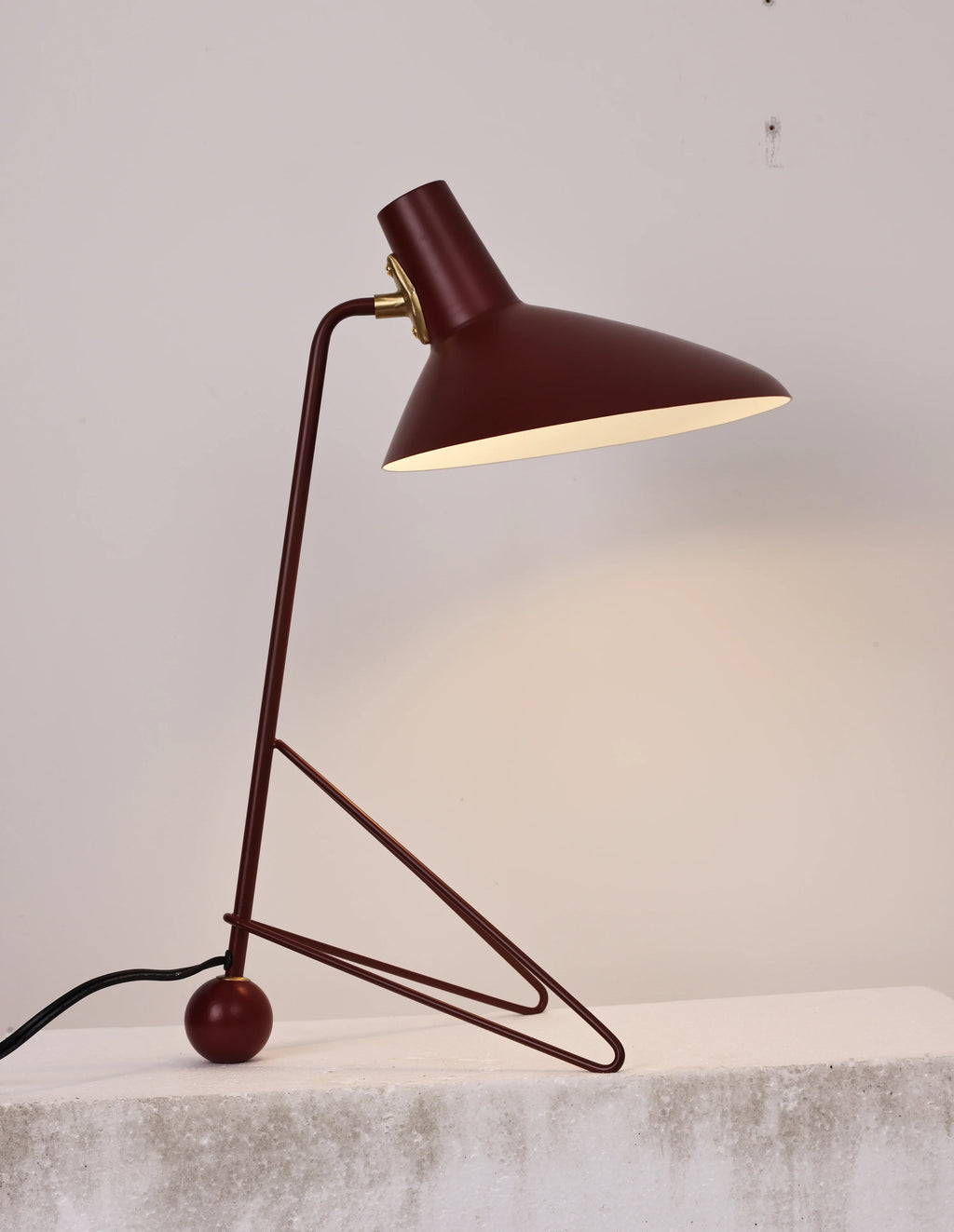 Tripod HM9 Simple Table Lamp
