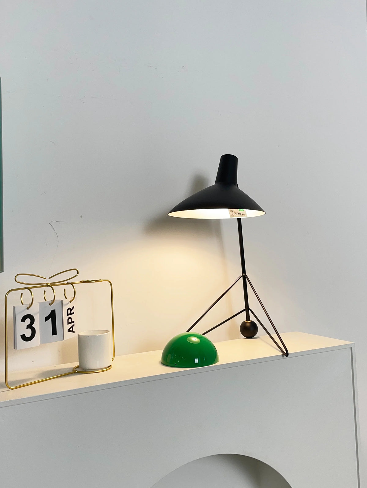 Tripod HM9 Simple Table Lamp