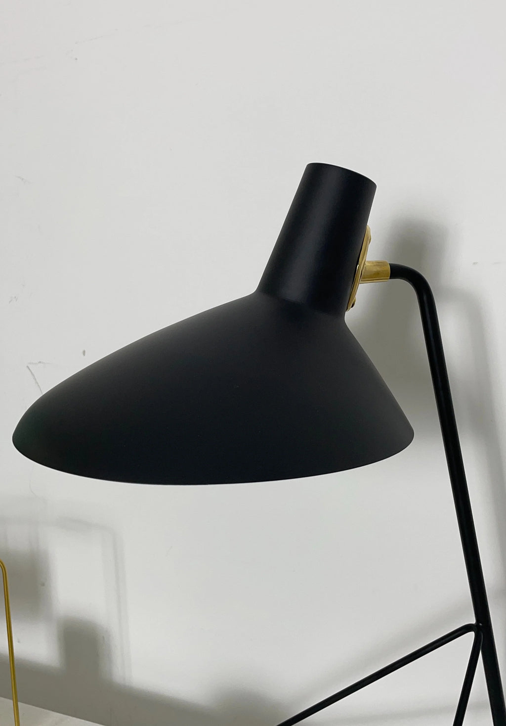 Tripod HM9 Simple Table Lamp