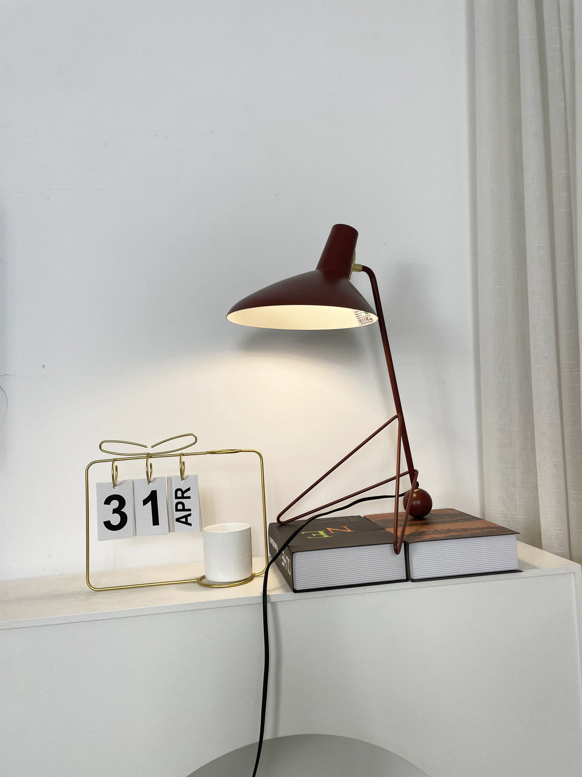 Tripod HM9 Simple Table Lamp
